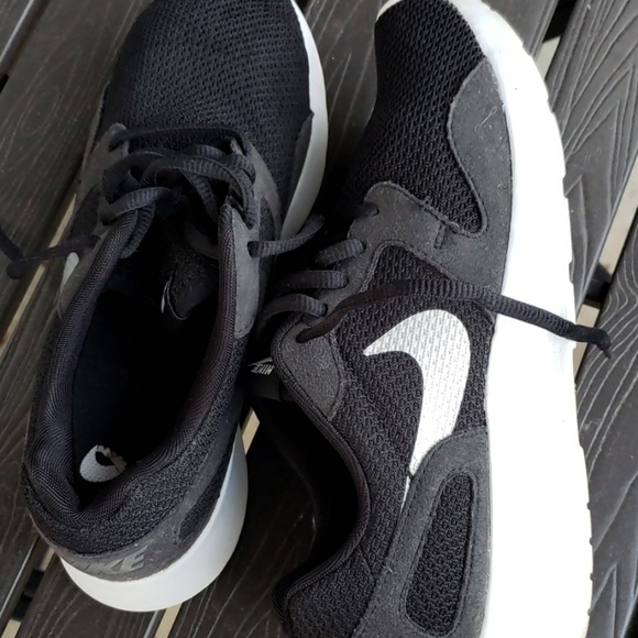 Nike Shoes - Nike sneakers